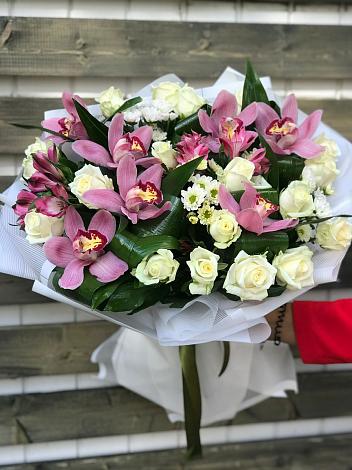 Букет цветов из: Розы и Хризантемы в Долиновке