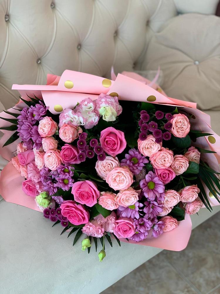 Букет цветов из: Хризантемы, Розы и Лизиантусы в Долиновке