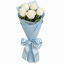 Букет 5 Белых роз Проуд в Долиновке