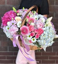 Композиция солнечный день в Долиновке Цветочная композиция из Розы, Хризантемы, Пионы и Лизиантусы в корзине в Долиновке
