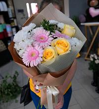 Букет цветов из:  Герберы, Розы и Хризантемы в Долиновке