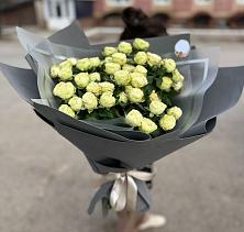 Букет Белые кустовые розы Солинеро в Долиновке