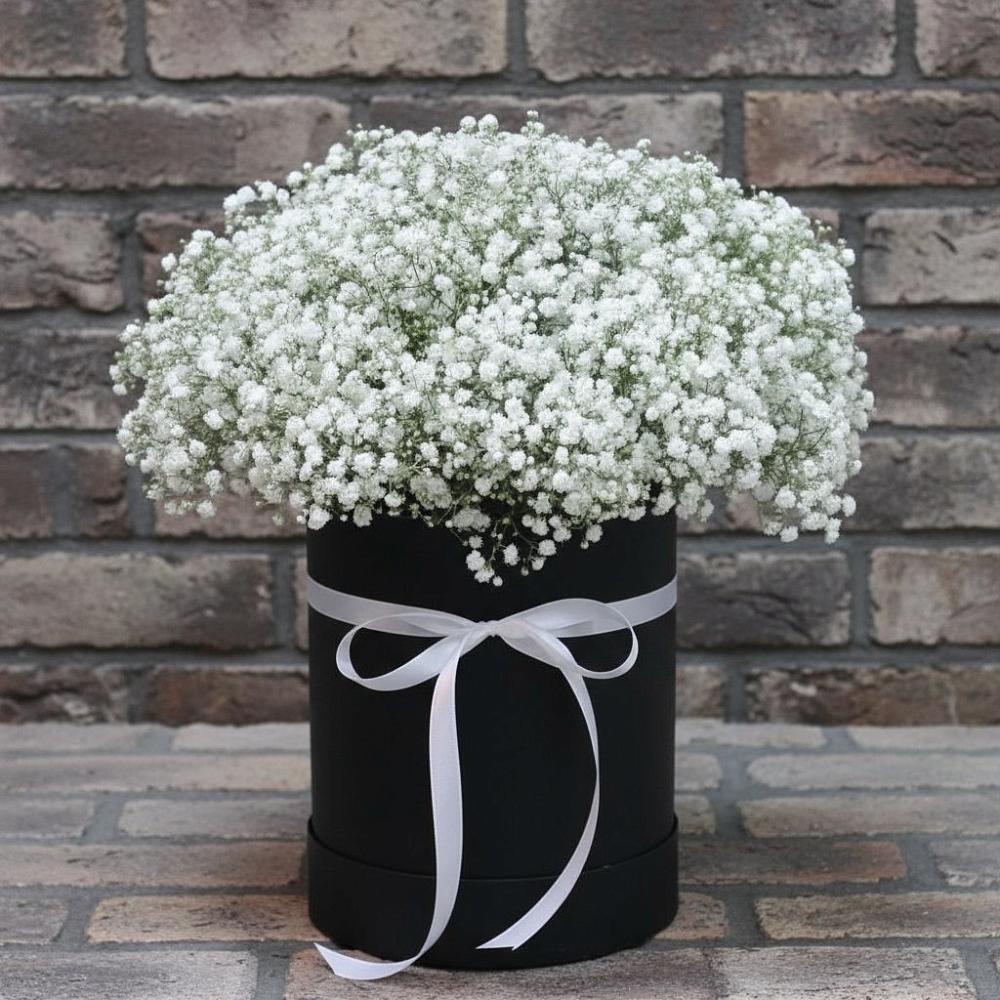 Цветочная композиция из Гипсофила в шляпной коробке в Долиновке