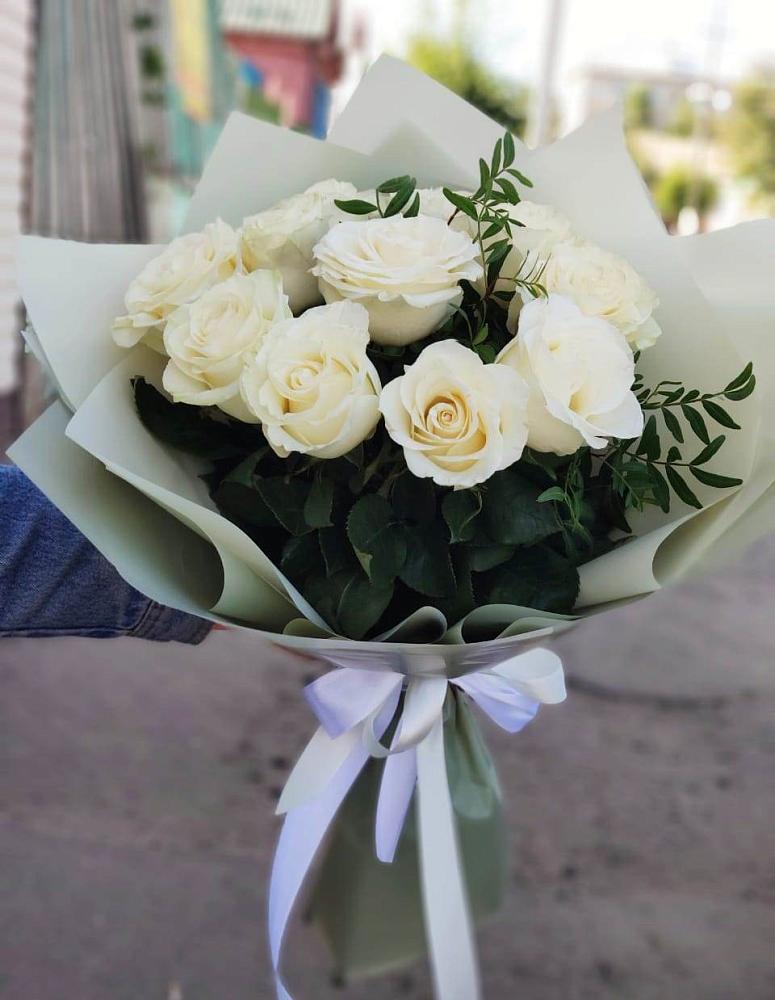 Букет Белые розы Проуд в Долиновке