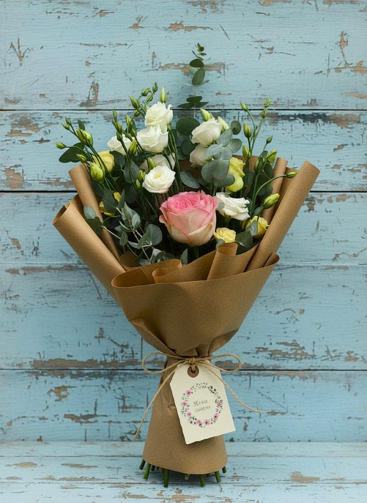 Букет цветов из: Розы и Лизиантусы в Долиновке