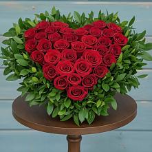 Цветочная композиция из Розы в виде сердца в Долиновке