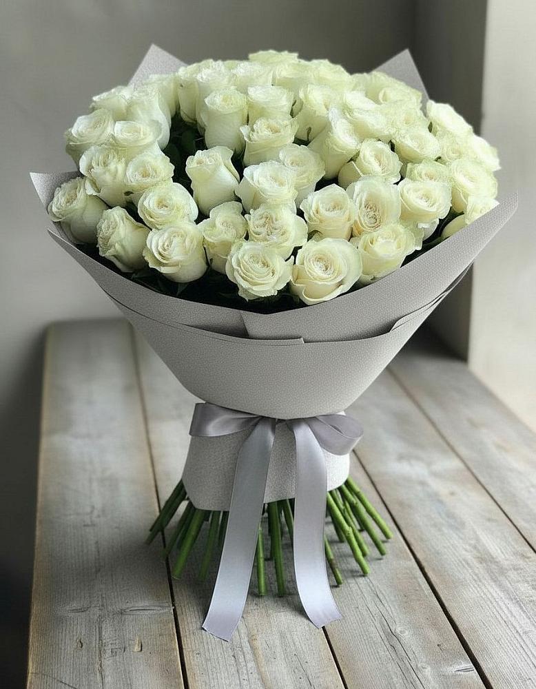 Букет 35 Белых роз в Долиновке