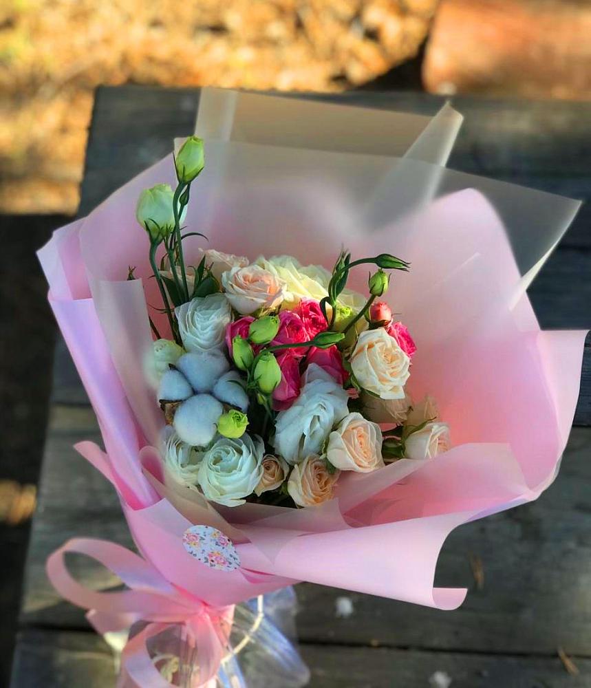 Букет цветов из: Розы и Лизиантусы в Долиновке