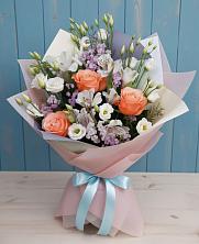 Букет цветов из:  Лизиантусы, Розы, Альстромерии и Гипсофила в Долиновке