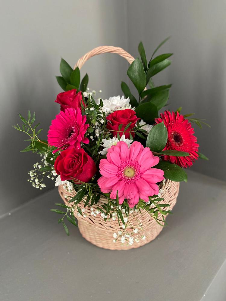 Цветочная композиция из Розы, Хризантемы и Герберы в корзине в Долиновке