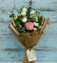 Букет цветов из:  Розы и Лизиантусы в Долиновке