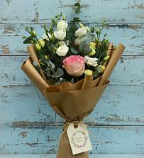 Букет цветов из:  Розы и Лизиантусы в Долиновке
