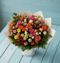 Букет Микс из разноцветных кустовых роз в Долиновке