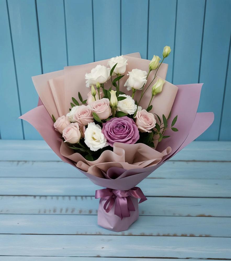 Букет цветов из: Розы и Лизиантусы в Долиновке